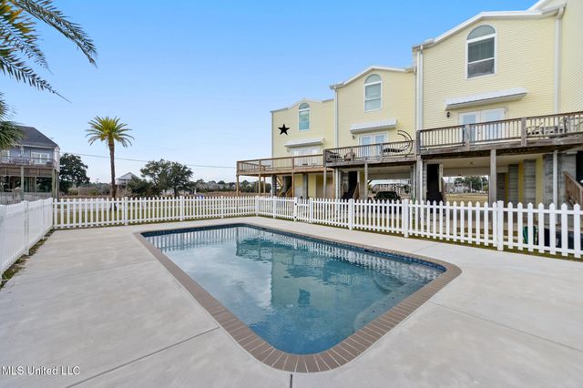 806 W Beach Boulevard, Long Beach, MS 39560