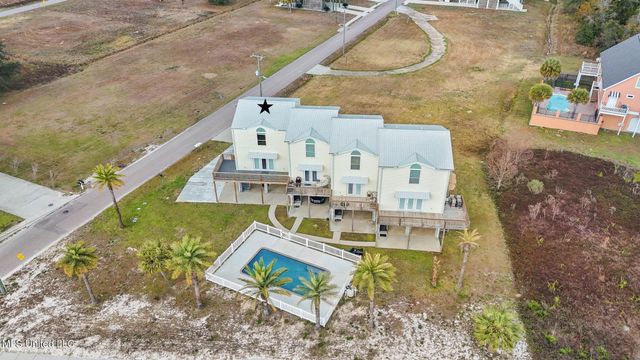 806 W Beach Boulevard, Long Beach, MS 39560