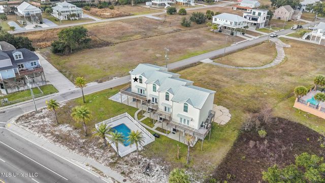 806 W Beach Boulevard, Long Beach, MS 39560