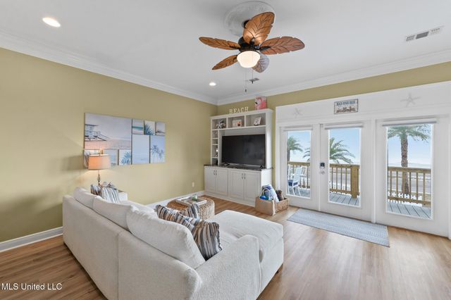 806 W Beach Boulevard, Long Beach, MS 39560