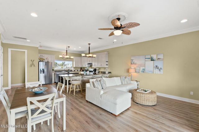 806 W Beach Boulevard, Long Beach, MS 39560