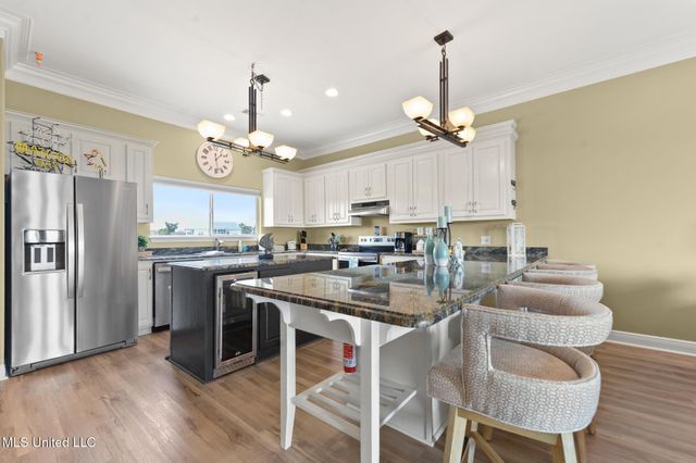 806 W Beach Boulevard, Long Beach, MS 39560