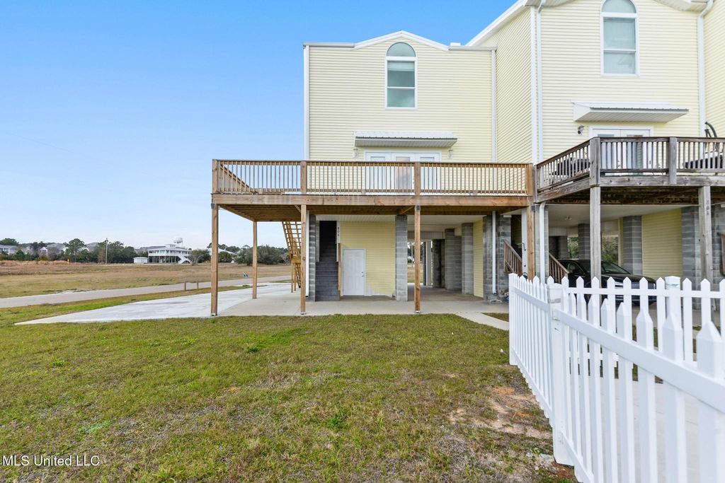 806 W Beach Boulevard, Long Beach, MS 39560