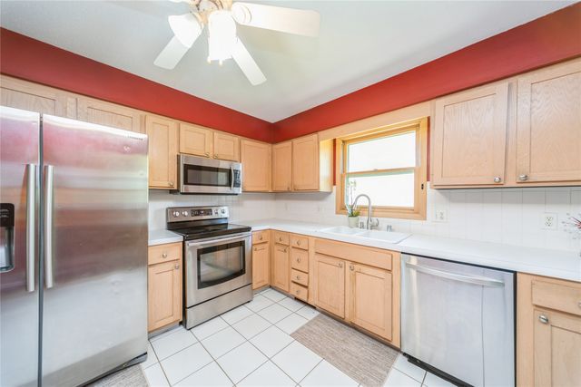 4021 80th Street, Urbandale, IA 50322