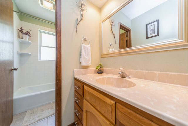 4021 80th Street, Urbandale, IA 50322