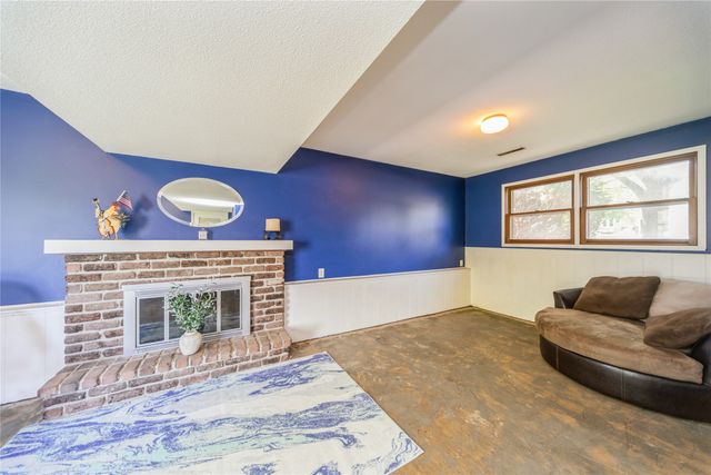 4021 80th Street, Urbandale, IA 50322