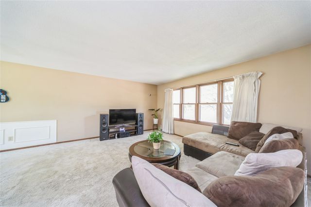4021 80th Street, Urbandale, IA 50322