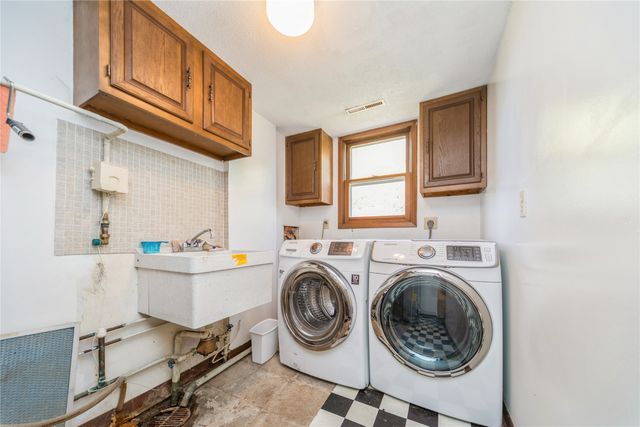 4021 80th Street, Urbandale, IA 50322