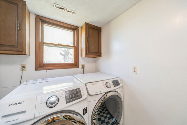 4021 80th Street, Urbandale, IA 50322