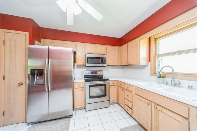 4021 80th Street, Urbandale, IA 50322