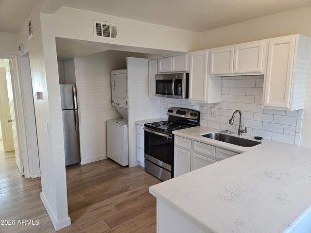 1330 E HIGHLAND Avenue 2A, Phoenix, AZ 85014