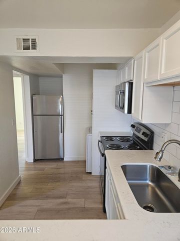 1330 E HIGHLAND Avenue 2A, Phoenix, AZ 85014