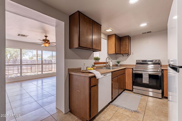 551 W HARDING Avenue, Coolidge, AZ 85128