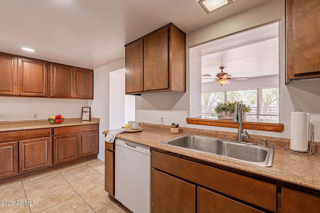 Image 15 of property listing at 551 W HARDING Avenue, Coolidge, AZ 85128