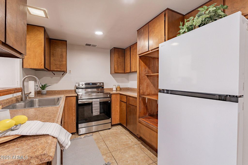 Image 21 of property listing at 551 W HARDING Avenue, Coolidge, AZ 85128