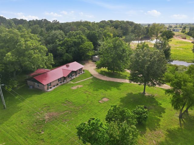 898 Farm Road 21, Mount Vernon, TX 75457