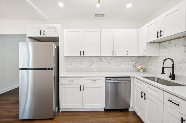 3710 W GRIFLOW STREET, Tampa, FL 33629