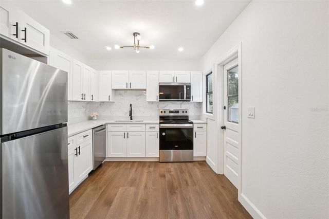 3710 W GRIFLOW STREET, Tampa, FL 33629