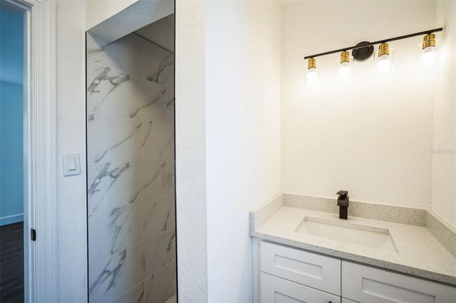 3710 W GRIFLOW STREET, Tampa, FL 33629