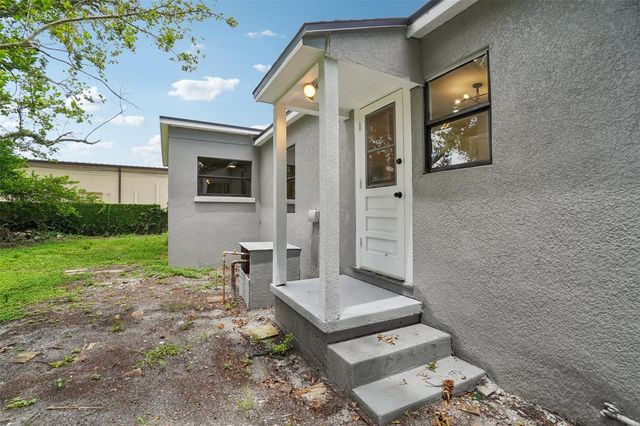 3710 W GRIFLOW STREET, Tampa, FL 33629