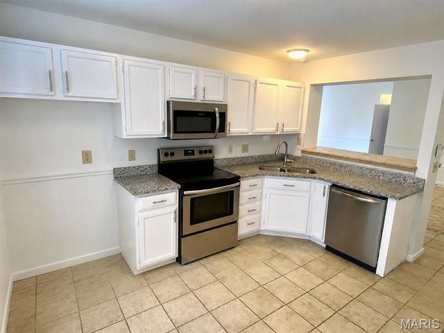 16455 Hampden Place, Florissant, MO 63034