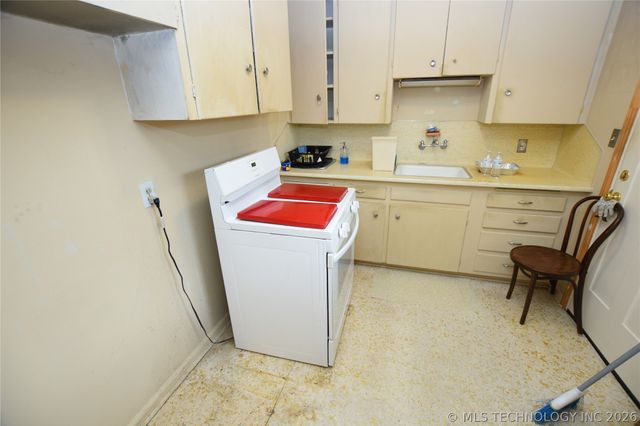 3720 E 2nd Place, Tulsa, OK 74112