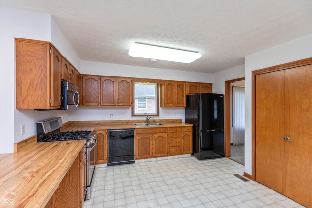 811 S School Street, Brownsburg, IN 46112