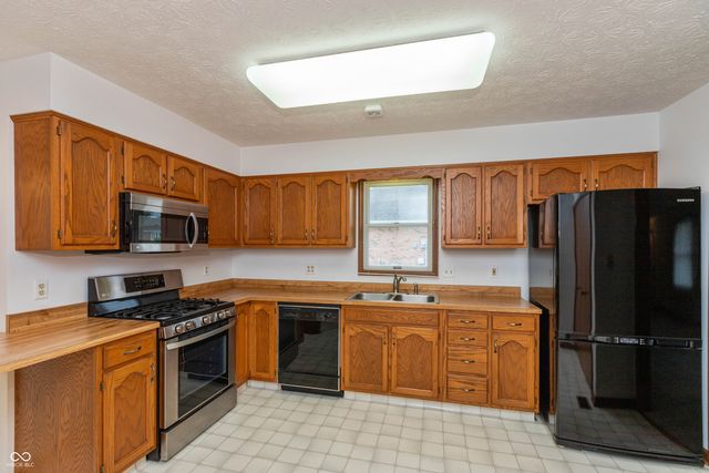 811 S School Street, Brownsburg, IN 46112