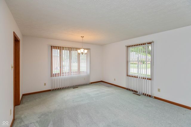 811 S School Street, Brownsburg, IN 46112
