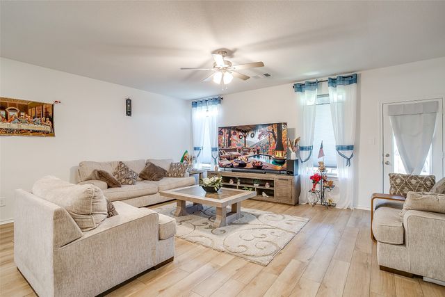 2921 Fox Trail Lane, Fort Worth, TX 76108