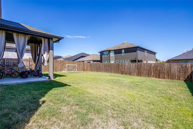 2921 Fox Trail Lane, Fort Worth, TX 76108