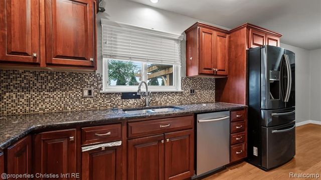 5009 Abington Drive, Troy, MI 48085
