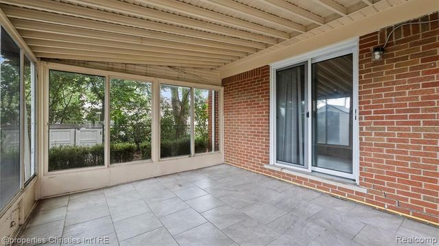 5009 Abington Drive, Troy, MI 48085