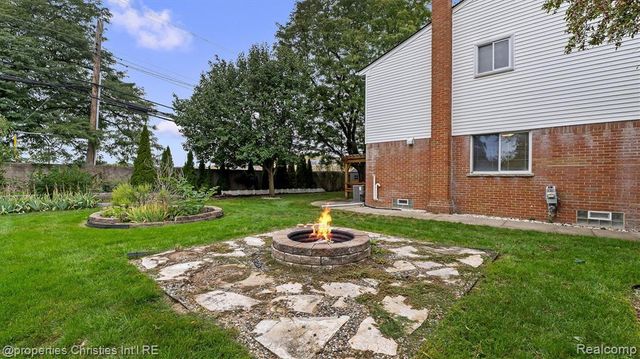 5009 Abington Drive, Troy, MI 48085