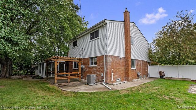 5009 Abington Drive, Troy, MI 48085