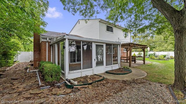 5009 Abington Drive, Troy, MI 48085