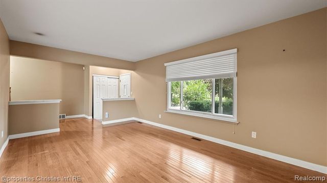 5009 Abington Drive, Troy, MI 48085