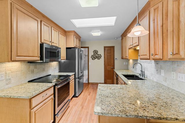 9731 Dorset Lane, Eden Prairie, MN 55347