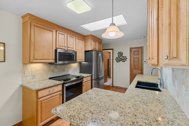 9731 Dorset Lane, Eden Prairie, MN 55347
