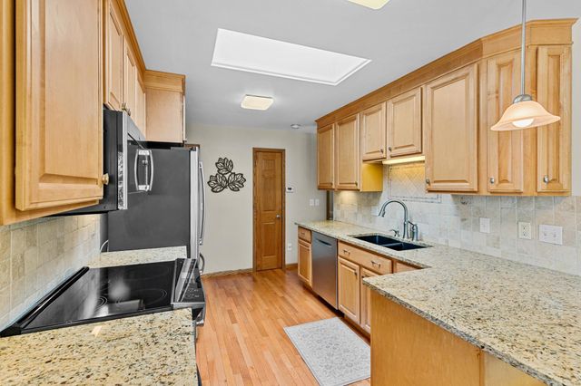 9731 Dorset Lane, Eden Prairie, MN 55347