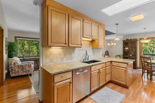 9731 Dorset Lane, Eden Prairie, MN 55347