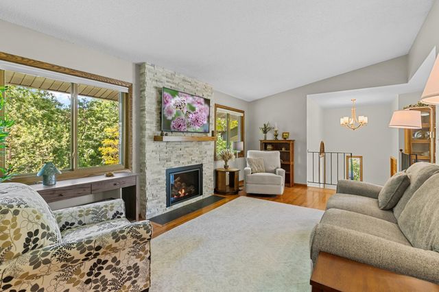 9731 Dorset Lane, Eden Prairie, MN 55347