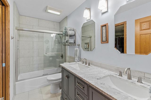 9731 Dorset Lane, Eden Prairie, MN 55347