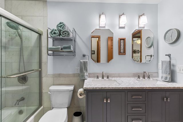 9731 Dorset Lane, Eden Prairie, MN 55347