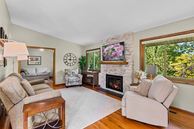 9731 Dorset Lane, Eden Prairie, MN 55347
