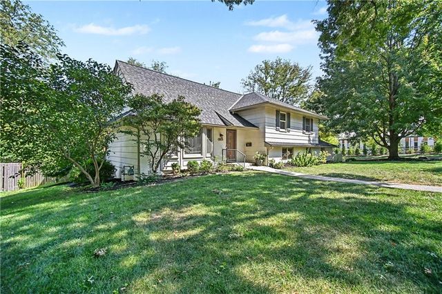 7419 Booth Street, Prairie Village, KS 66208