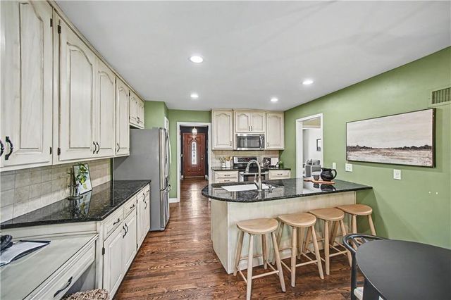 7419 Booth Street, Prairie Village, KS 66208