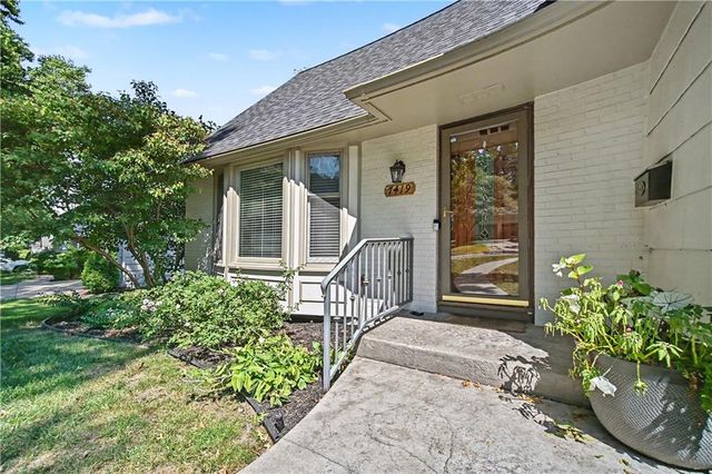 7419 Booth Street, Prairie Village, KS 66208