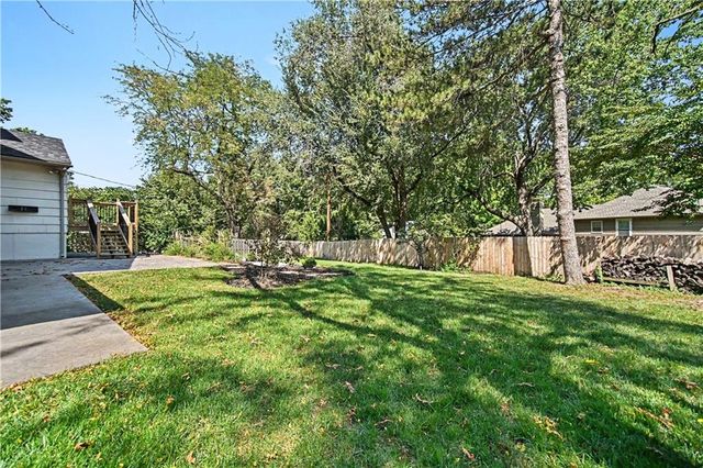 7419 Booth Street, Prairie Village, KS 66208