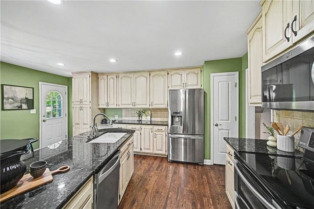 7419 Booth Street, Prairie Village, KS 66208